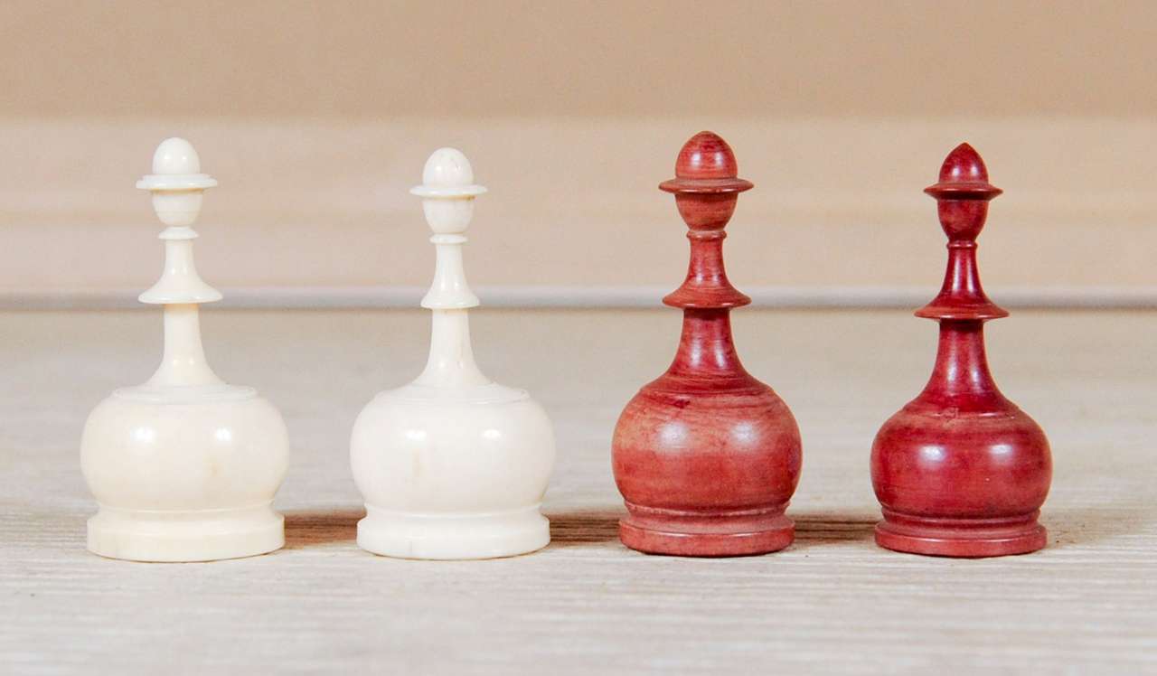 Lyon chess set 1